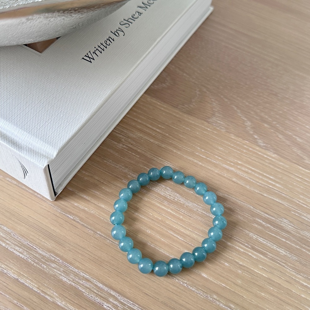 Elegant Blue Agate Bracelet